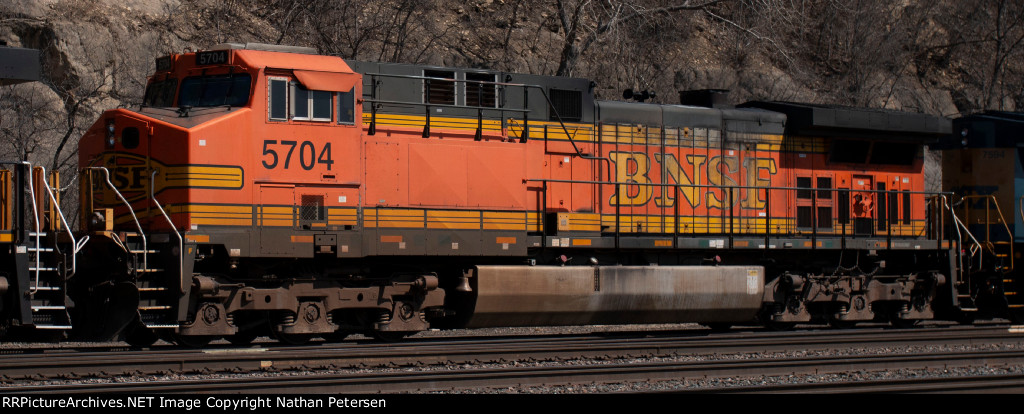 BNSF 5704